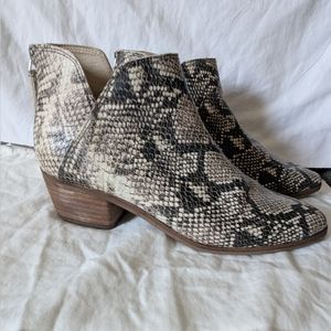 Dolce Vita Women's Size 9 Karsen Faux Snakeskin Booties EUC